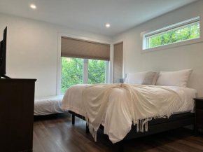 1 mile from downtown, near metro and free parking